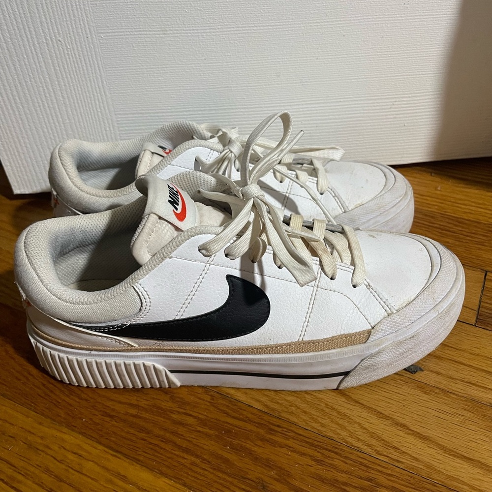 Nike Women's Court Legacy Lift sneaker
